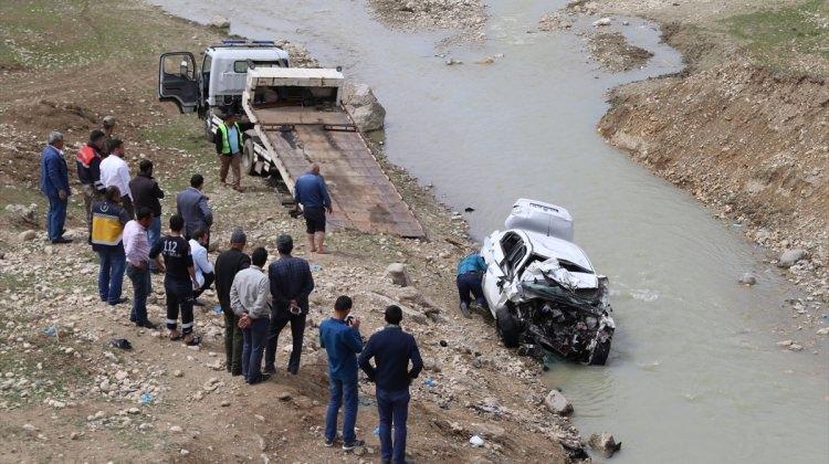 Muş'ta otomobil dereye yuvarlandı: 2 ölü