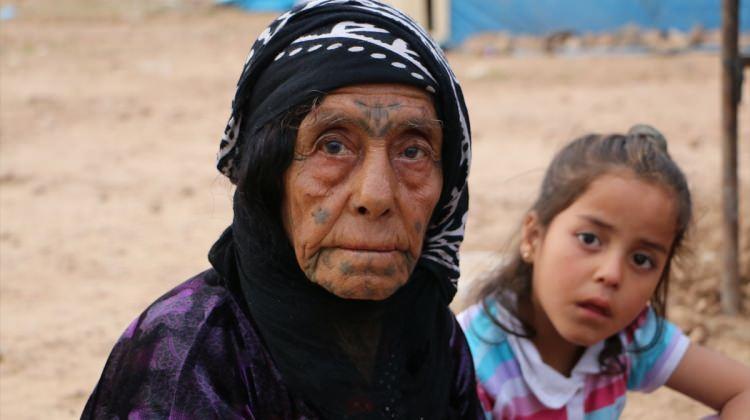 Gözü yaşlı Suriyeli ninenin sıla özlemi
