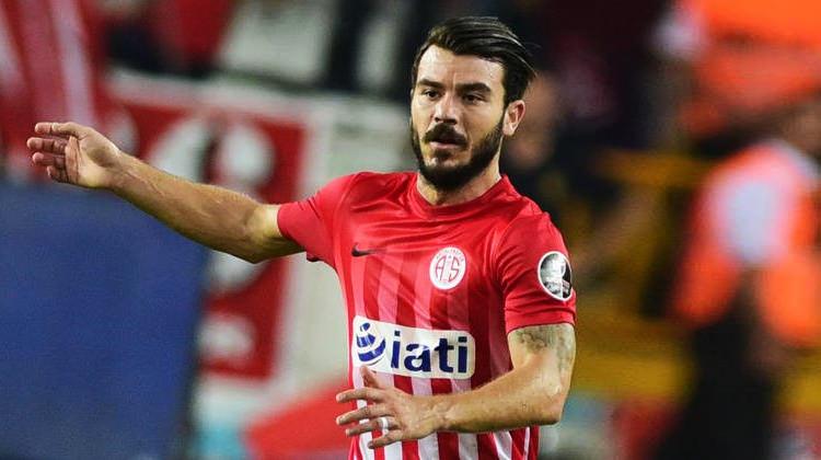 Antalyaspor'da iki ismin sözleşmesi uzatıldı!