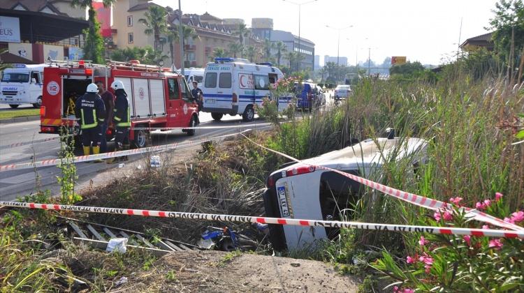 Antalya'da minibüsle motosiklet çarpıştı: 1 ölü