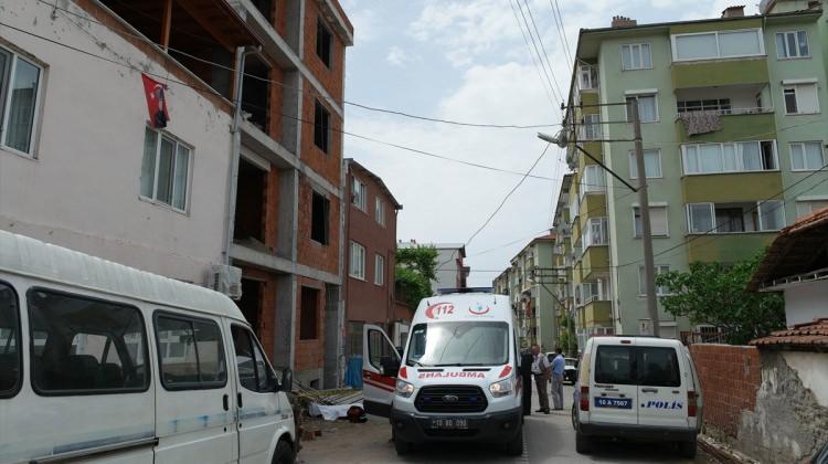 Balıkesir'de çatıdan düşen inşaat ustası öldü