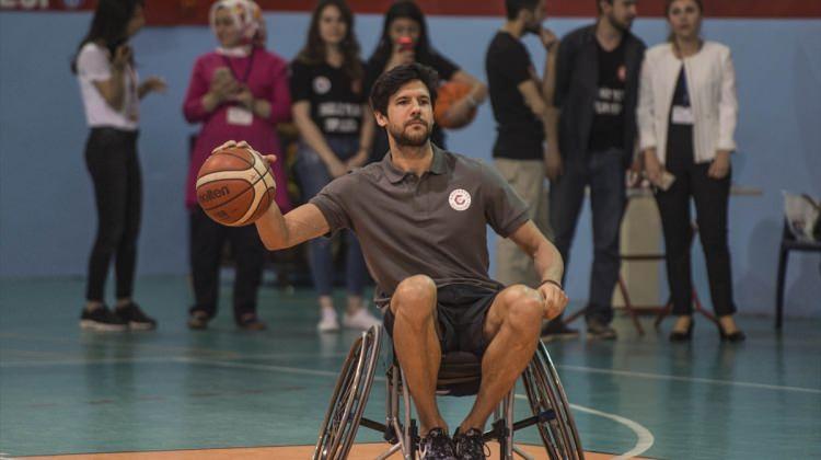 Basketbolcular engelliler için "empati" yaptı