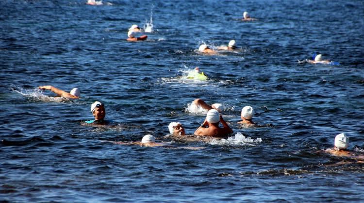 Bodrum'da 50 kişi Çelebi Adası'na yüzdü
