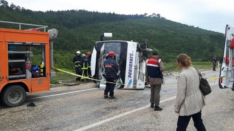 Bursa'da trafik kazası: 3 ölü, 9 yaralı