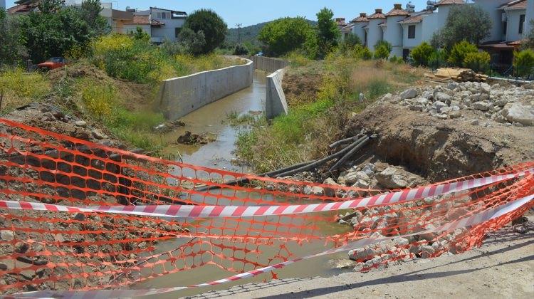 Balıkesir'de yazlıkçılar yol kapattı