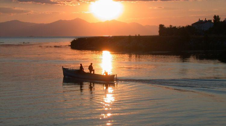 Beyşehir Gölü'nde sıkıntı elektroşokla avcılık