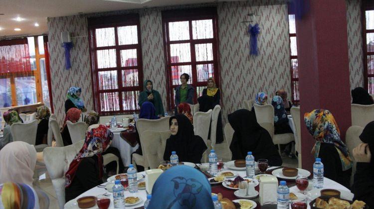 Tuba Işın, kız öğrencileri ile iftarda buluştu