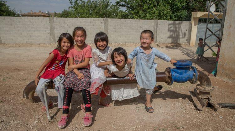 Vatanlarından habersiz büyüyen Özbek çocuklar