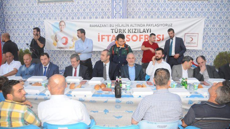 Türk Kızılay'ından Cizre'de iftar programı