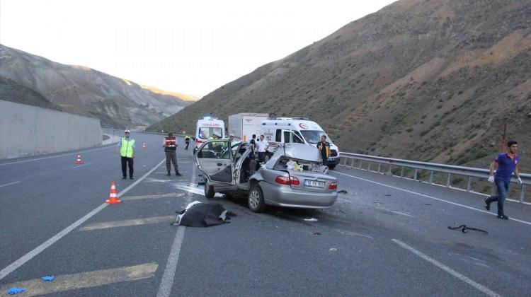 Erzincan'da trafik kazası: 5 ölü