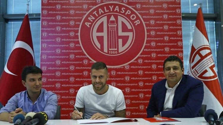 Antalyaspor, Menez ile 3 yıllık sözleşme imzaladı