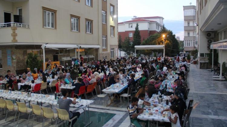 Gaziantep'te yetim ailelerine iftar