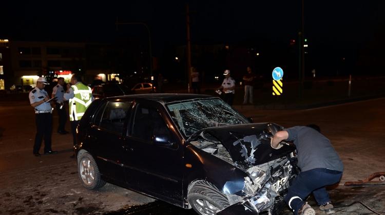 Eskişehir'de halk otobüsü ile otomobil çarpıştı: 7 yaralı