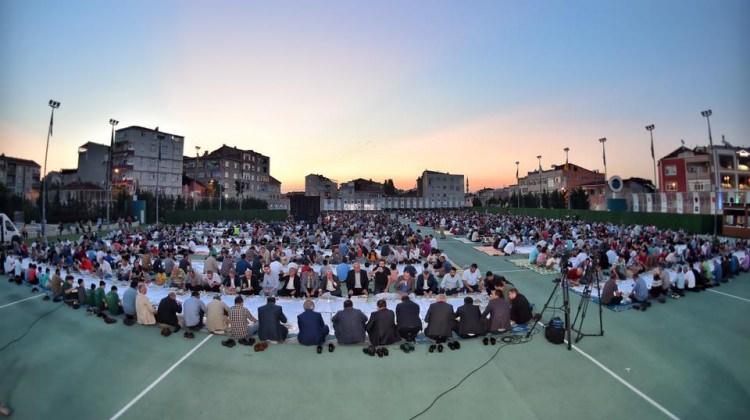 Beyoğlu'nda 5 bin kişilik dev iftar!