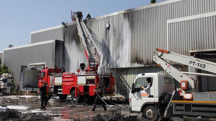 Alaşehir'de üzüm işletmesinde yangın