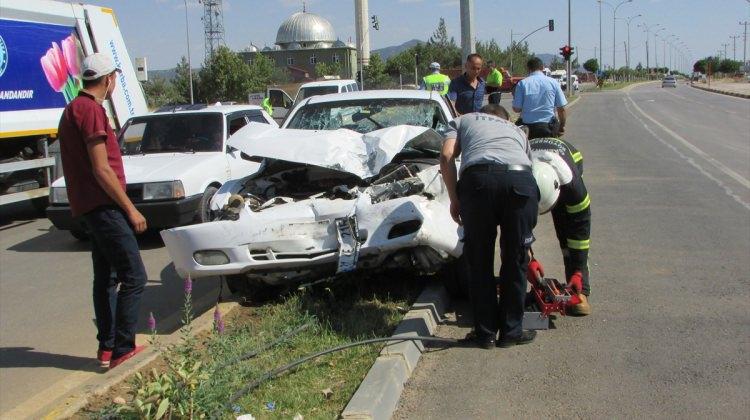Gaziantep'te yolcu minibüsüyle otomobil çarpıştı: 7 yaralı