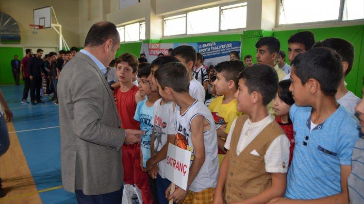 Yüksekova'da yaz spor okulları açıldı