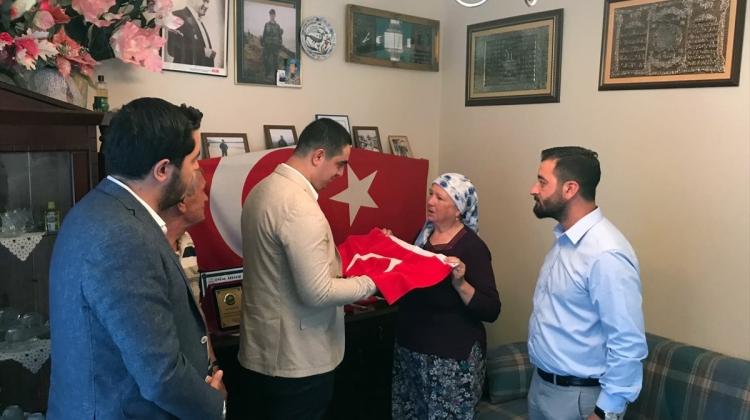 Şehit Kula'nın ailesinden Cumhurbaşkanına Türk bayrağı
