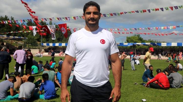 Taha Akgül, üçüncü kez dünyanın zirvesine çıkmak istiyor