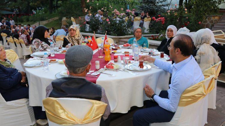 Yozgat'ta şehit ailelerine ve gazilere yemek verildi