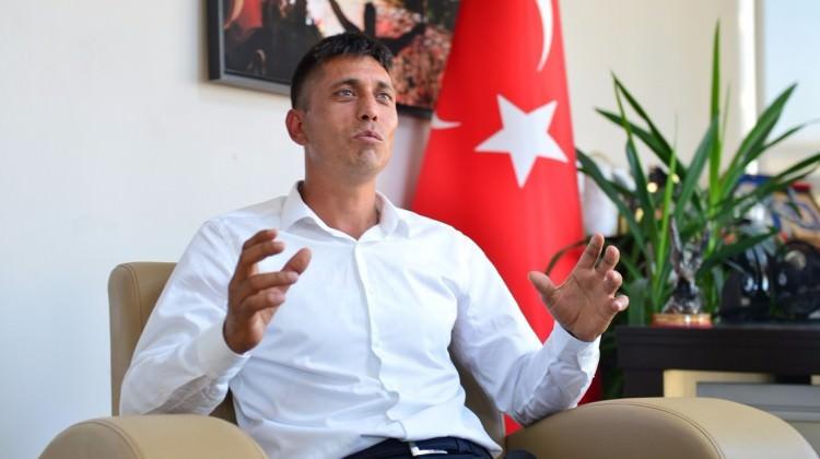 Ömer Halisdemir'in kabrinin yanına yatıp...