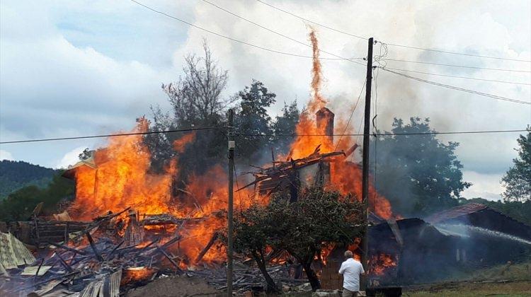Ev yangınına helikopterli müdahale