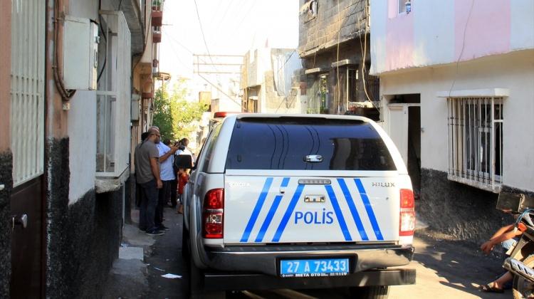 Gaziantep'te bir evde iki el bombası ele geçirildi