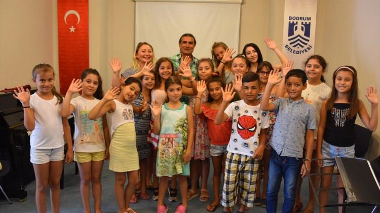 "Rengarenk" çocuklardan 9 dilde barış mesajı