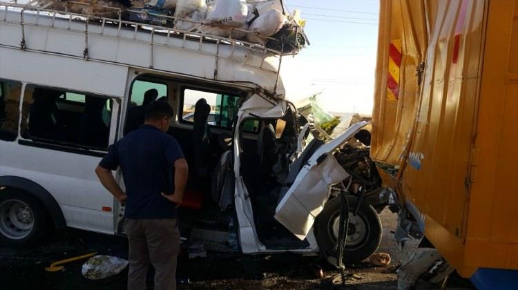 Siirt'te trafik kazası: 14 yaralı
