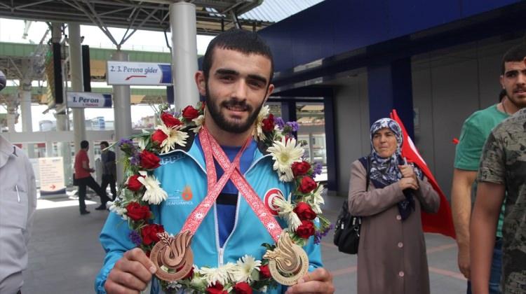 Başarılı sporcu Konya'ya iki madalya getirdi