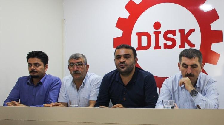 İzmir'de işten çıkarılan belediye çalışanları