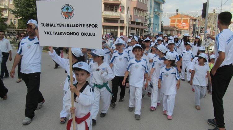 Turhal'da yaz spor kurslarının açılışı yapıldı