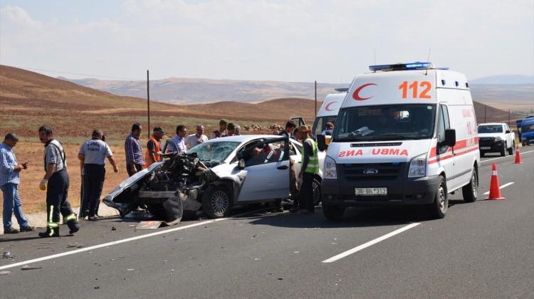 Sarıoğlan’da trafik kazası: 2 yaralı
