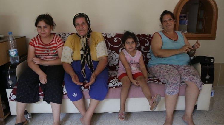 Adana'da sokağa atılan aileye valilik sahip çıktı