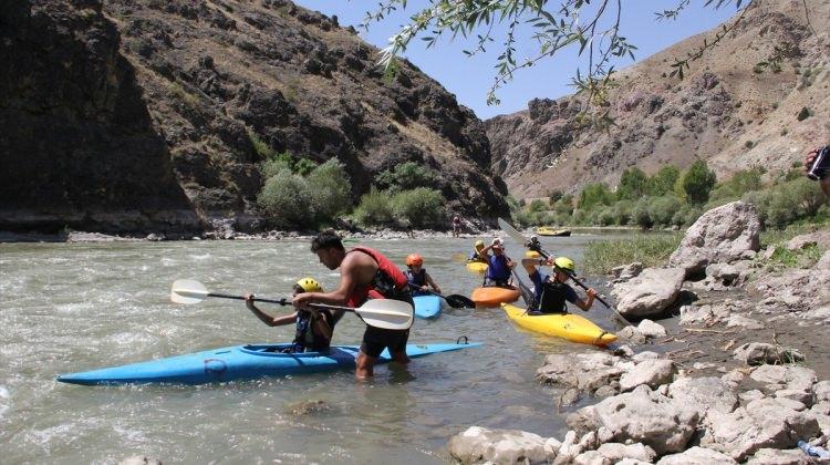 Karasu Nehri'nde kano eğitimi