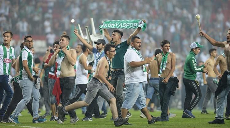 Süper Kupa’da sahaya bıçak atan holigan yakalandı