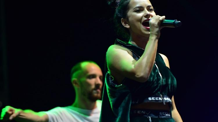 Romanyalı şarkıcı Inna, Çanakkale'de konser verdi