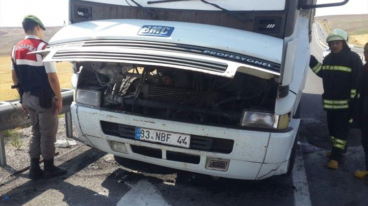 Konya'da seyir halindeki iki araçta yangın çıktı