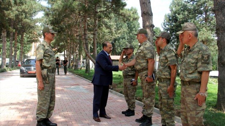 Vali Ustaoğlu'nun, Jandarma Bölge Komutanlığını ziyareti