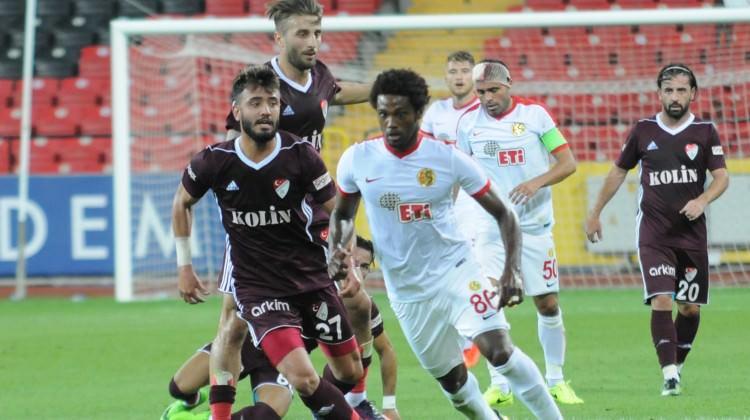 Eskişehir'e evinde darbe!