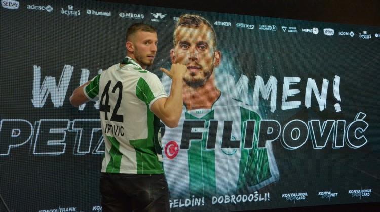 Konyaspor ile imzaladı! 42'yi seçti! 