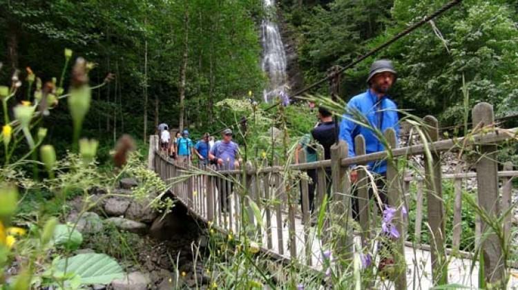 Rize'de şelalelere turist akını
