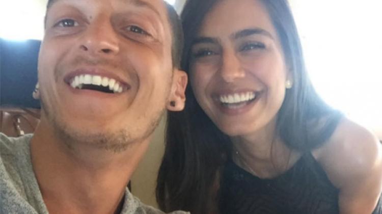 Mesut Ozil Den Amine Gulse Ye 120 Bin Tl Lik Hediye Magazin Haberleri Haber7 Gulter gulse son dakika haberleri ve en oenemli gelişmeleri posta gazetesi resmi sitesinde. ye 120 bin tl lik hediye