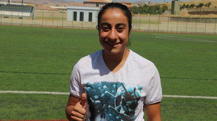 "Gol kraliçesi" Zahide öğretmen olacak