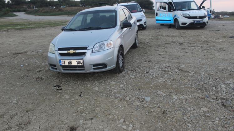 Adana'da çalıntı otomobil göl kenarında bulundu