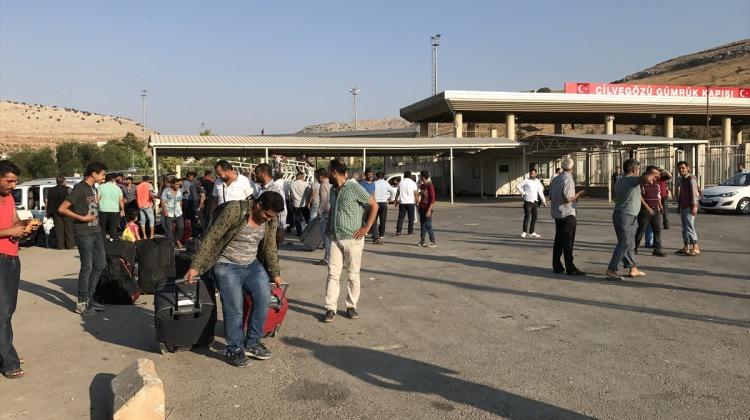 Sığınmacıların bayram sonrası Türkiye'ye dönüşü sürüyor
