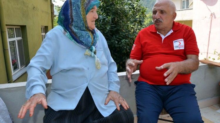 Eşinin 16 yıllık hatırasını Türk Kızılayı'na bağışladı