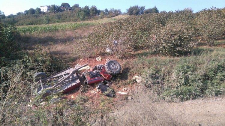 Samsun'da traktör devrildi: 2 ölü