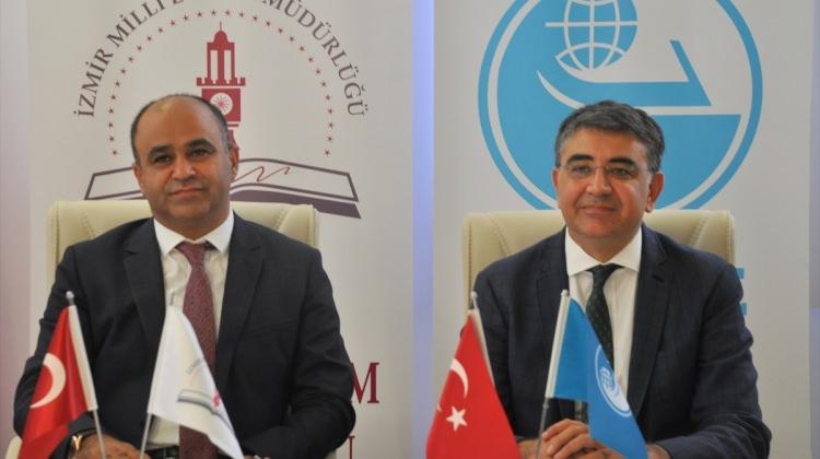 İzmir’de yeni atanan okul idarecilerine yönelik protokol