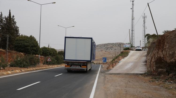 Suriye sınırındaki askeri birliklere konteyner sevkiyatı